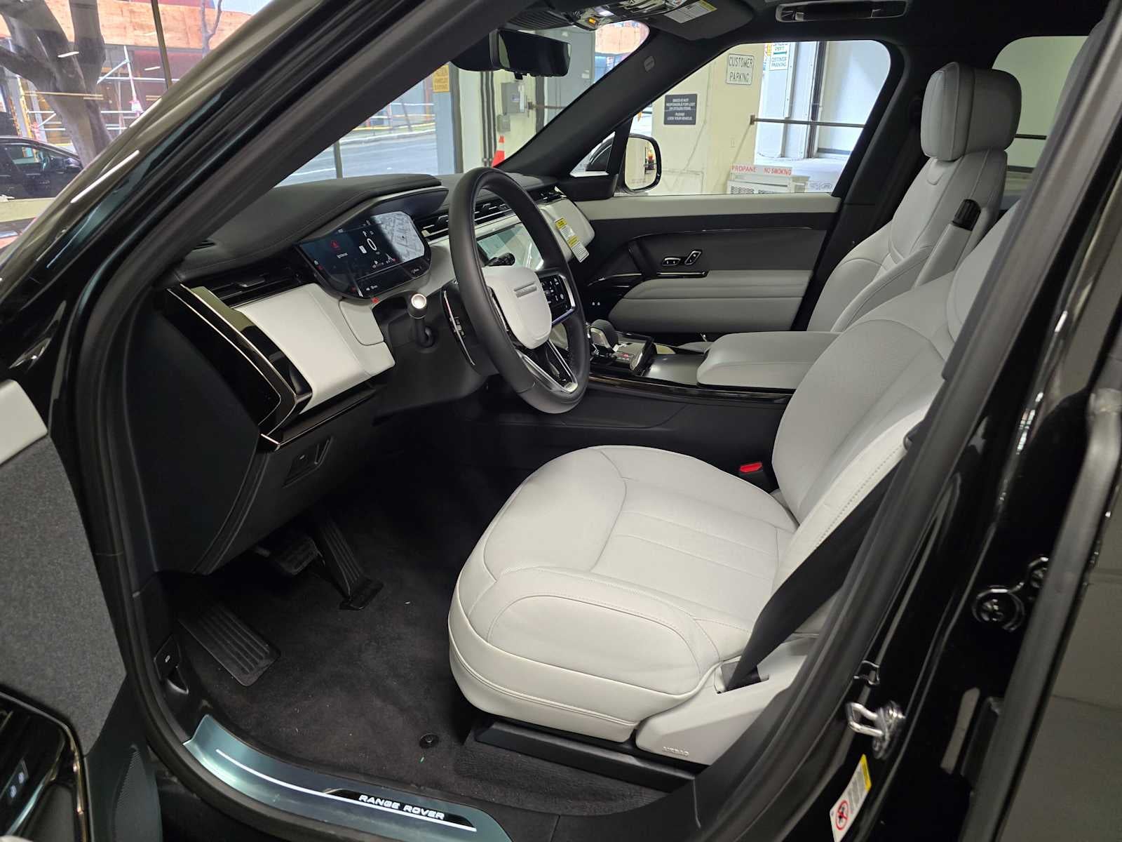 2026 Land Rover Range Rover Sport SE