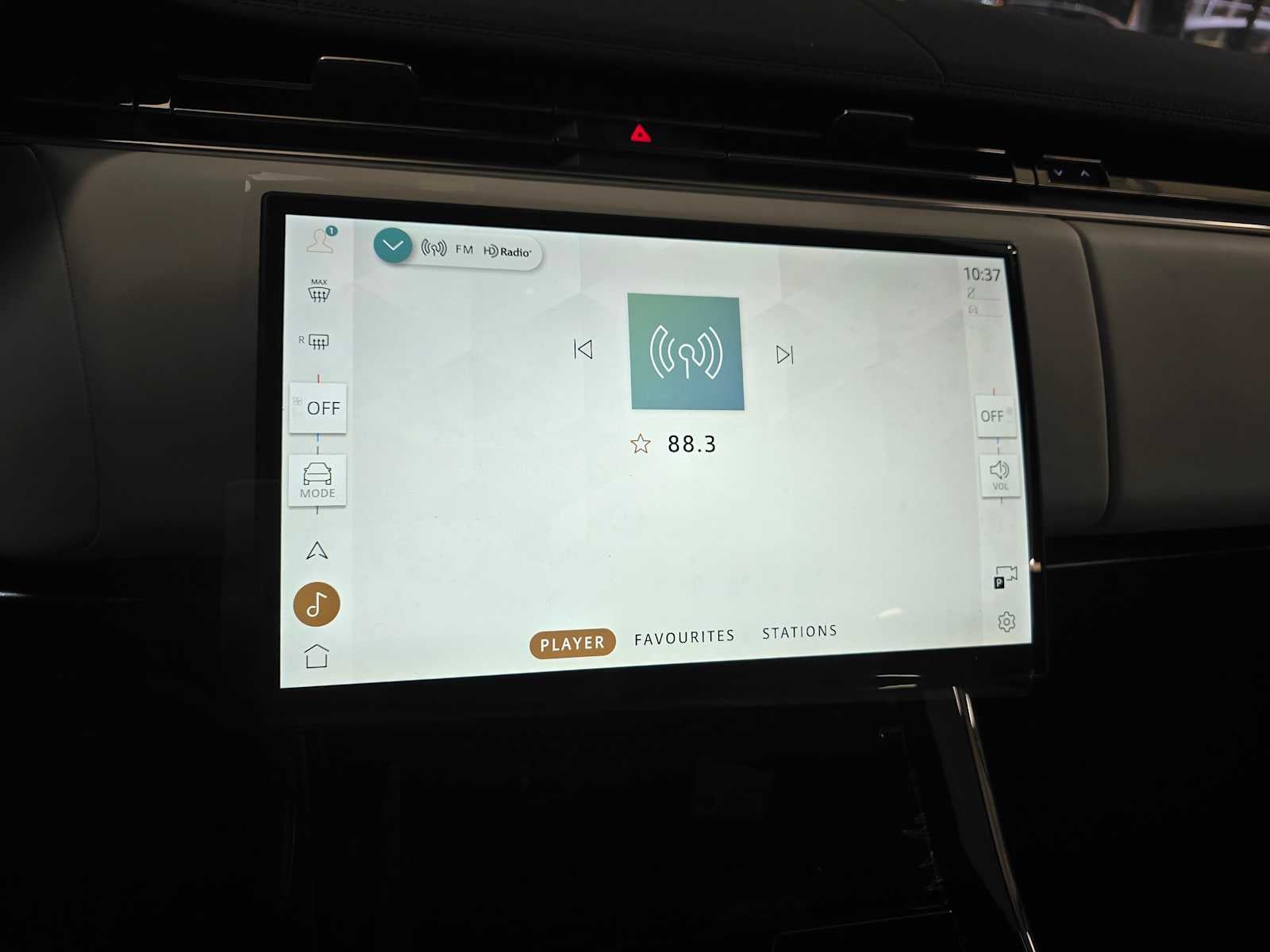 2026 Land Rover Range Rover Sport SE