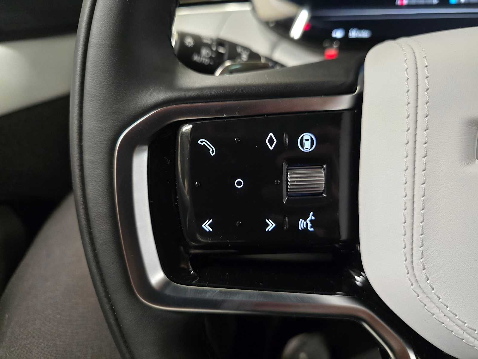 2026 Land Rover Range Rover Sport SE