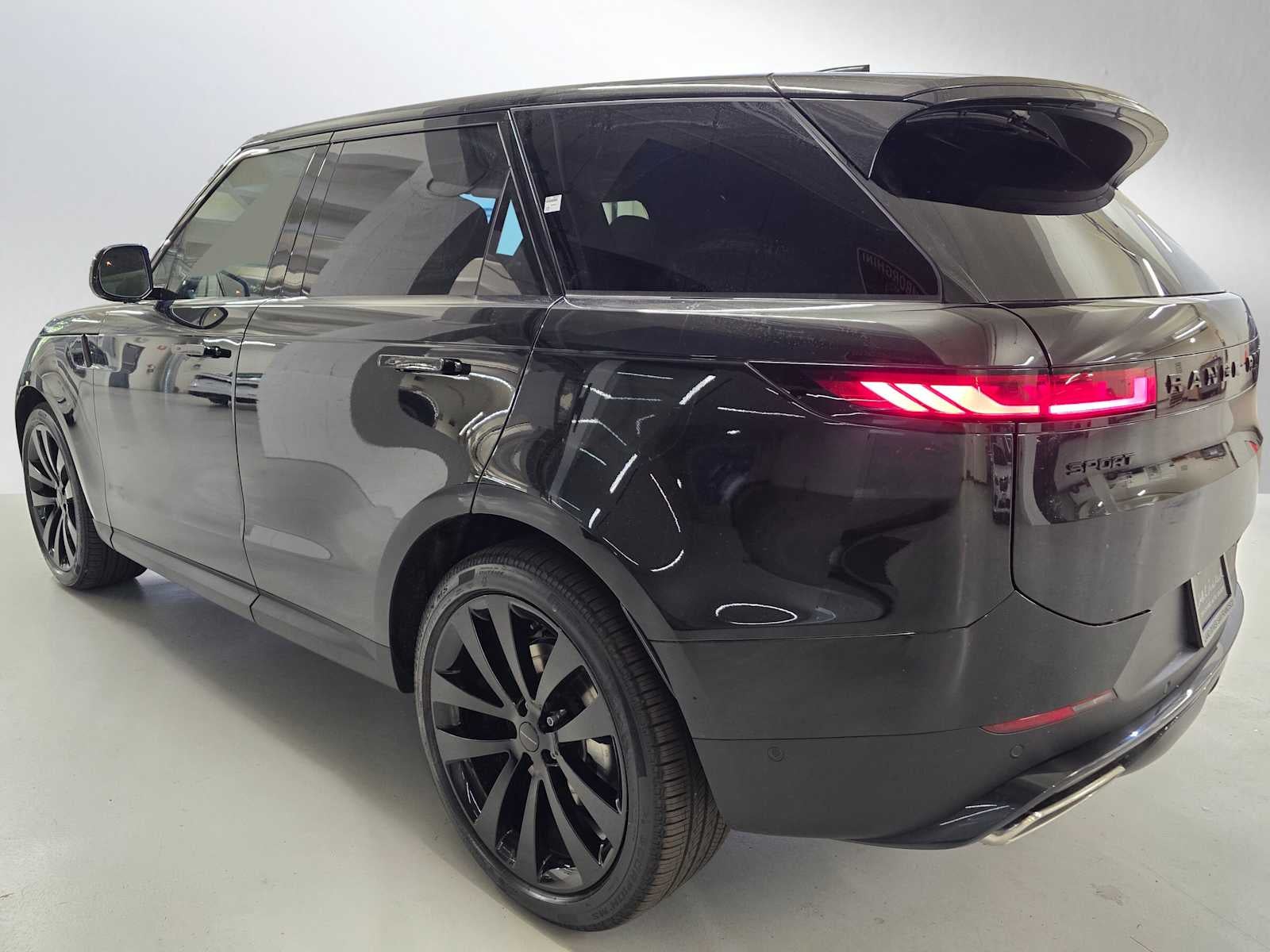 2026 Land Rover Range Rover Sport SE