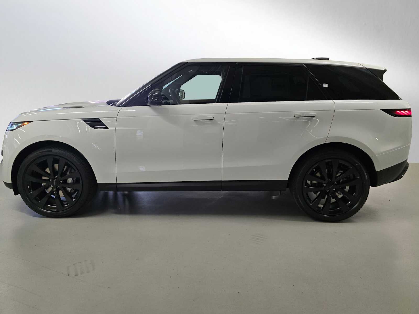 2026 Land Rover Range Rover Sport SE