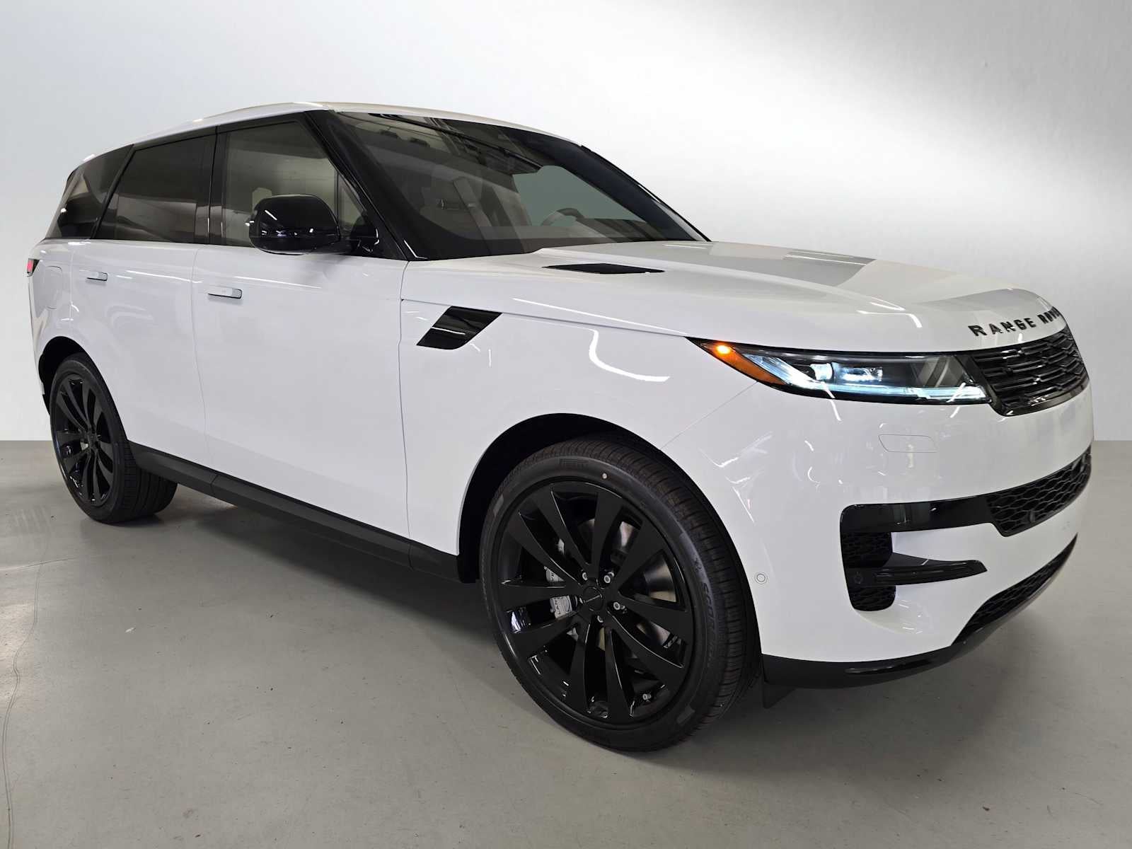 2026 Land Rover Range Rover Sport SE