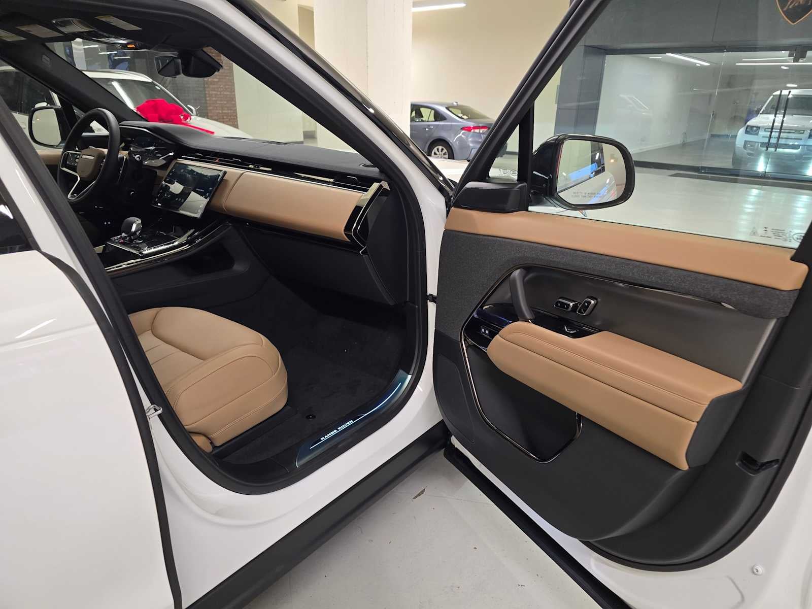 2026 Land Rover Range Rover Sport SE