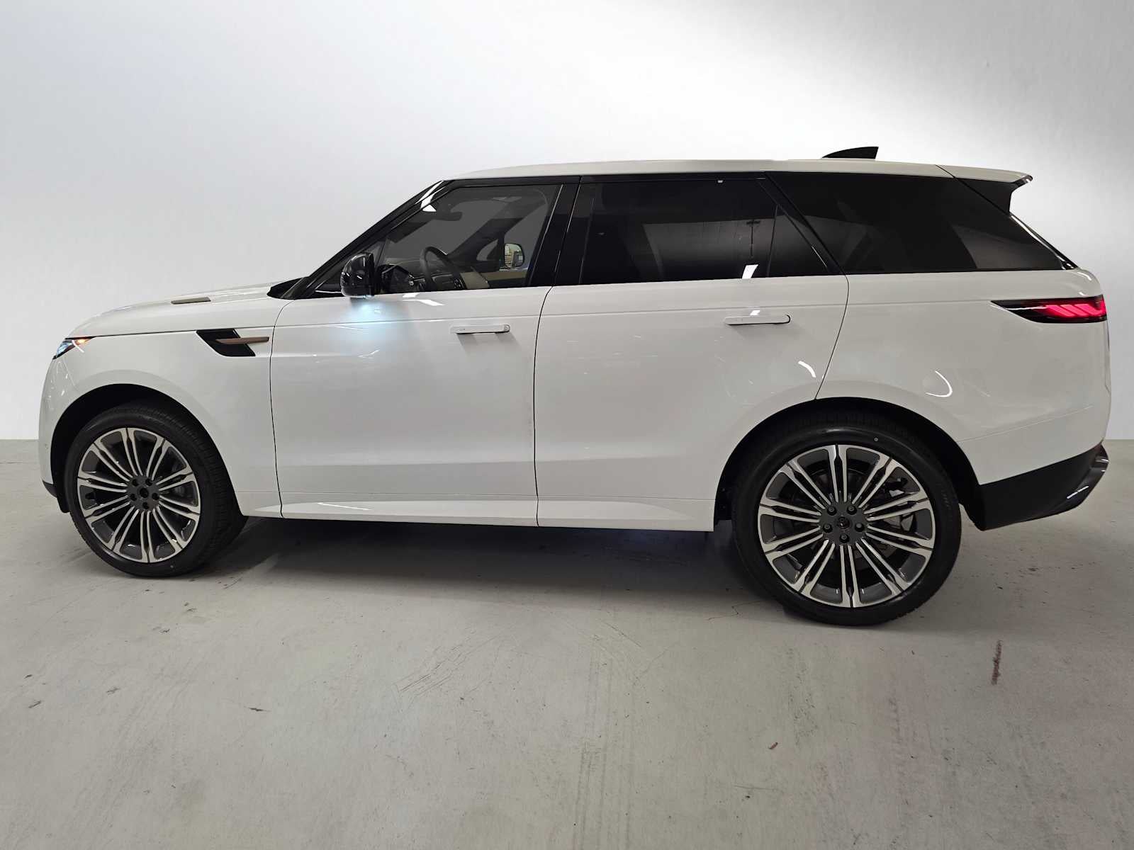 2026 Land Rover Range Rover Sport SE