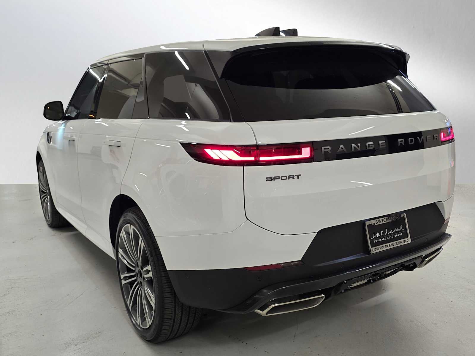 2026 Land Rover Range Rover Sport SE