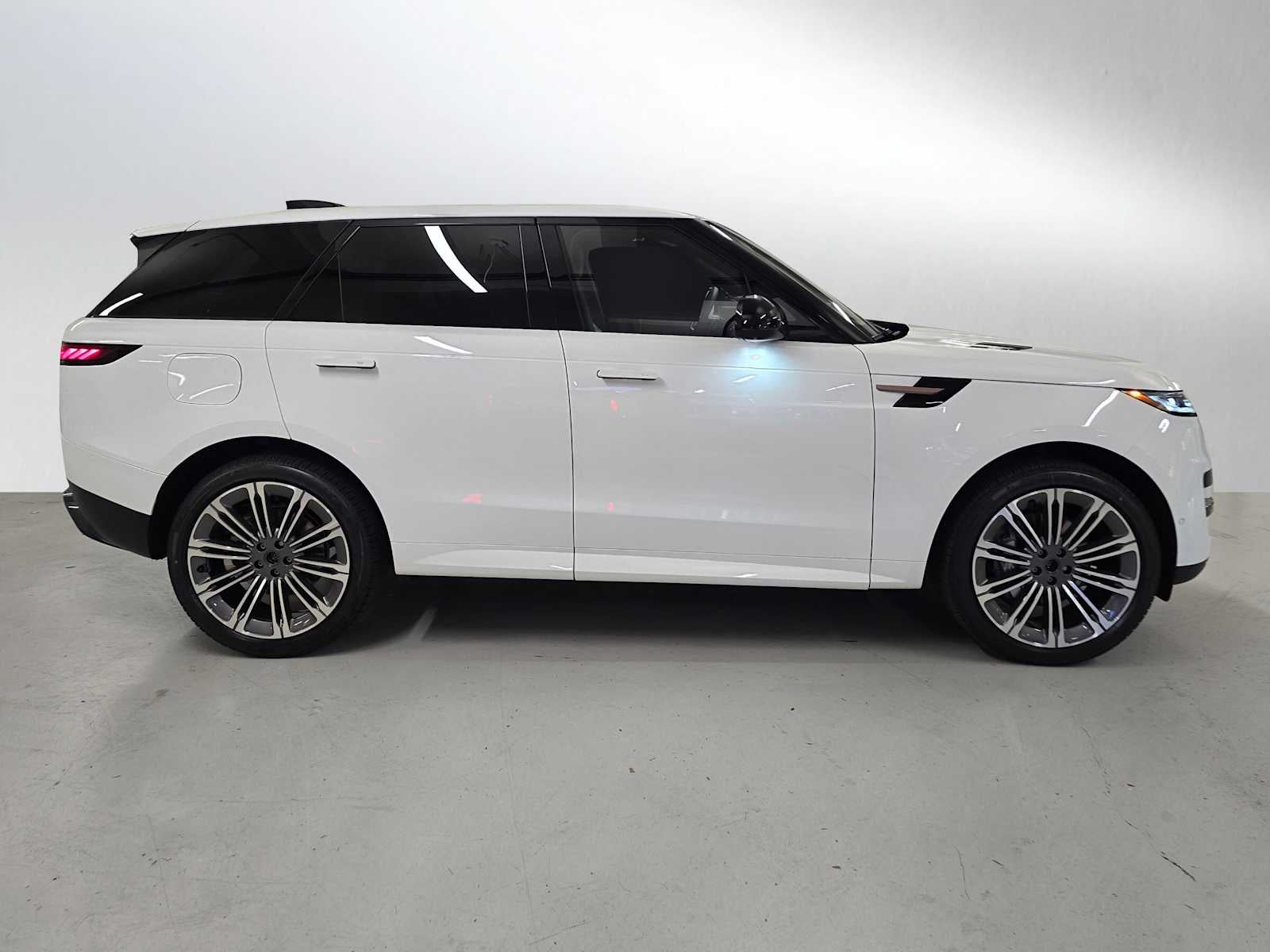 2026 Land Rover Range Rover Sport SE