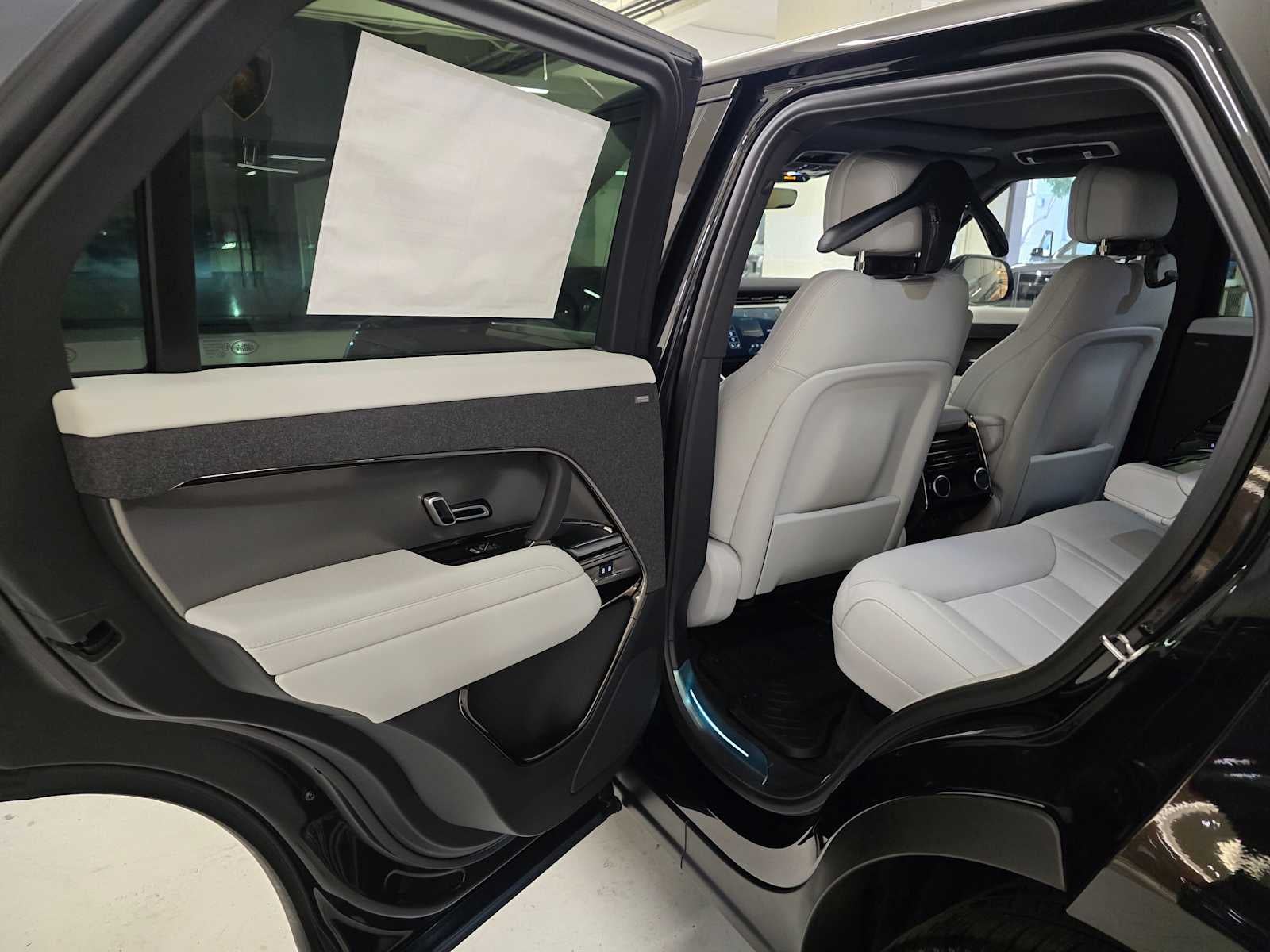2026 Land Rover Range Rover Sport SE