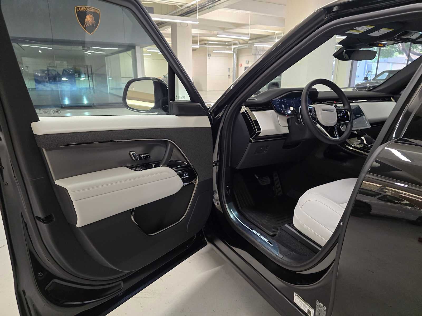 2026 Land Rover Range Rover Sport SE