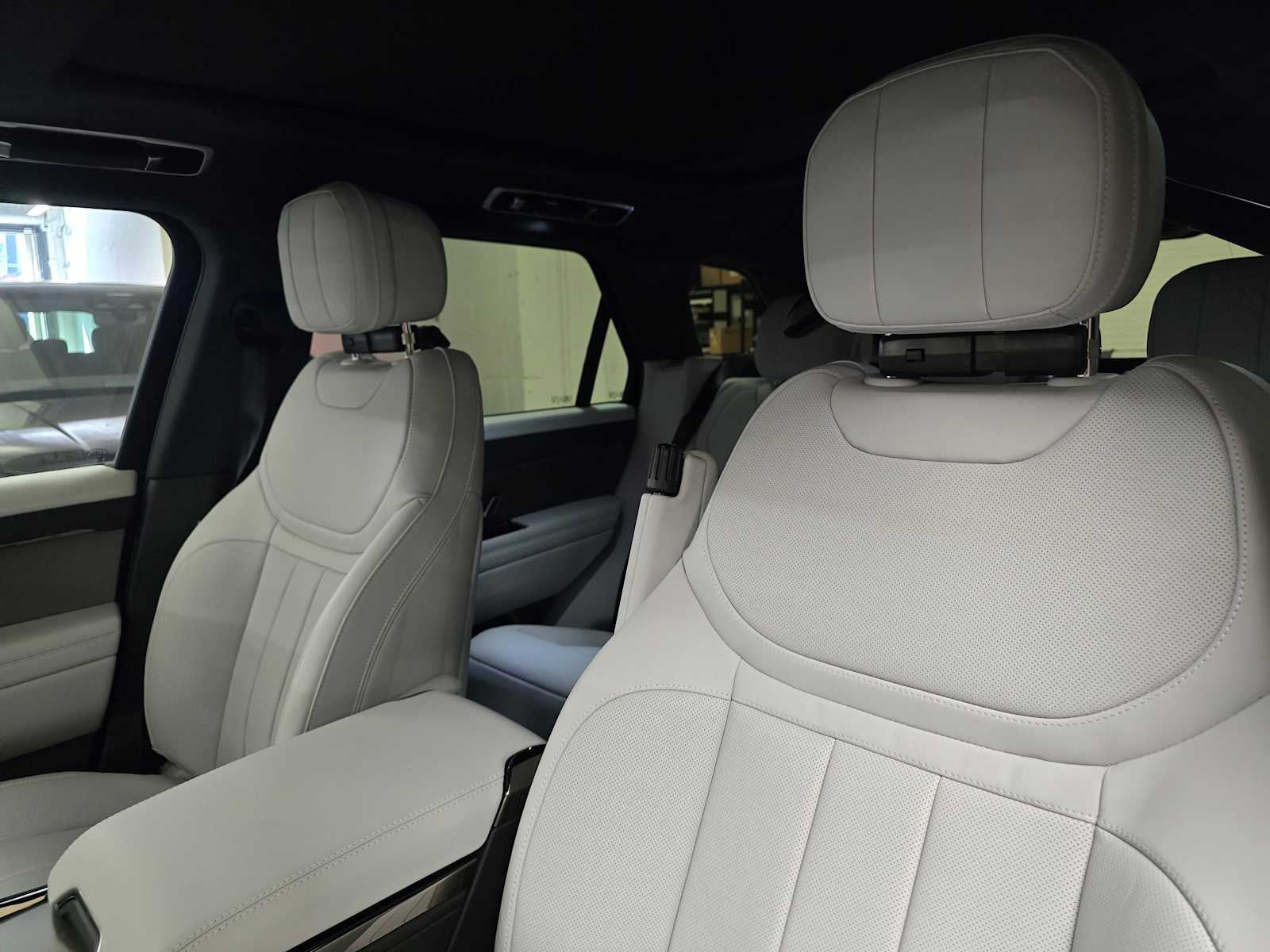 2026 Land Rover Range Rover Sport SE