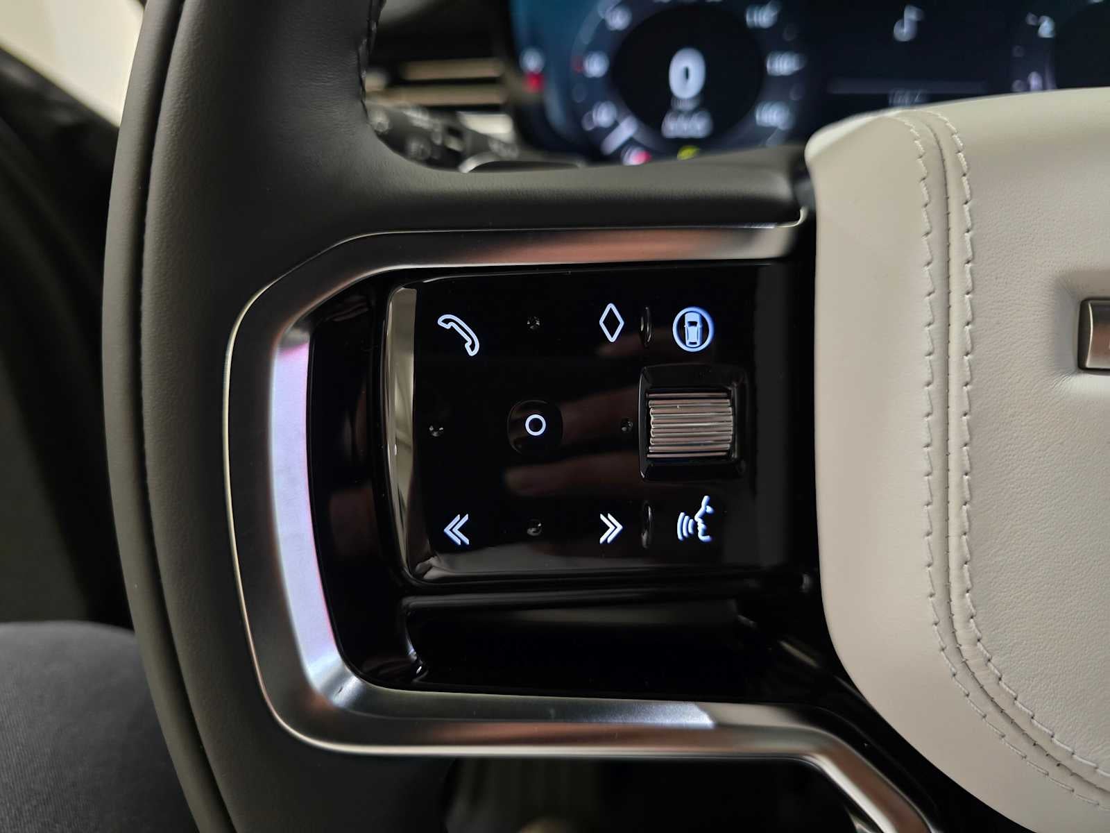 2026 Land Rover Range Rover Sport SE