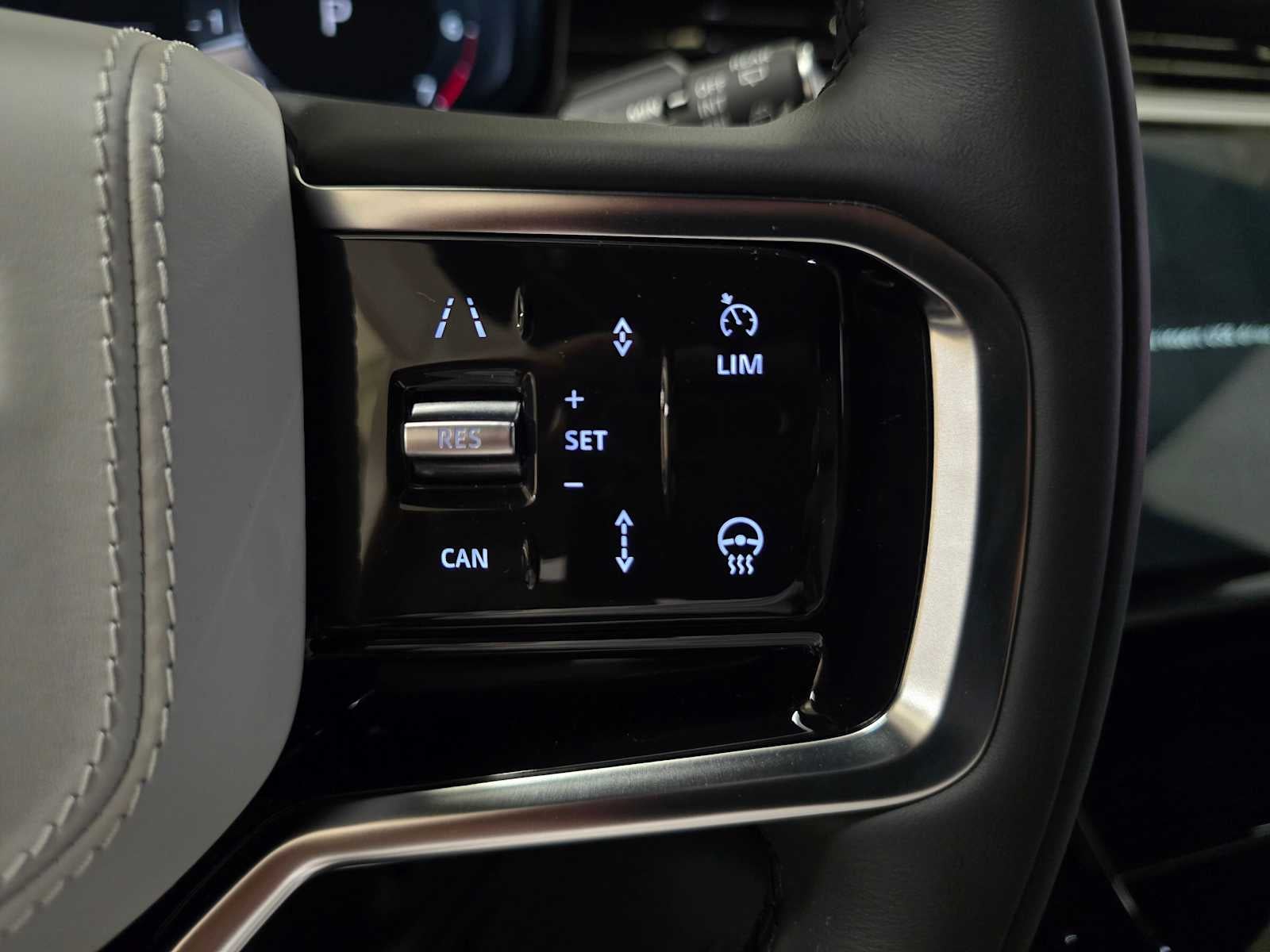 2026 Land Rover Range Rover Sport SE