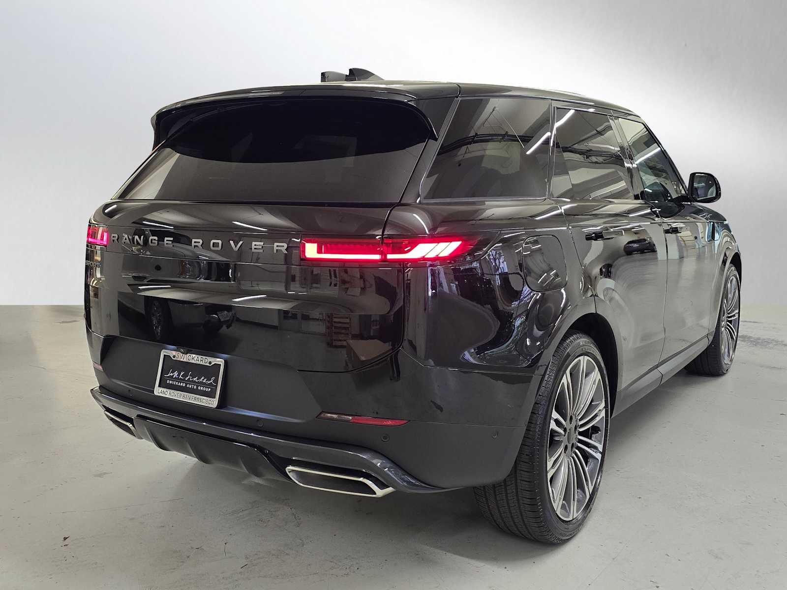 2026 Land Rover Range Rover Sport SE