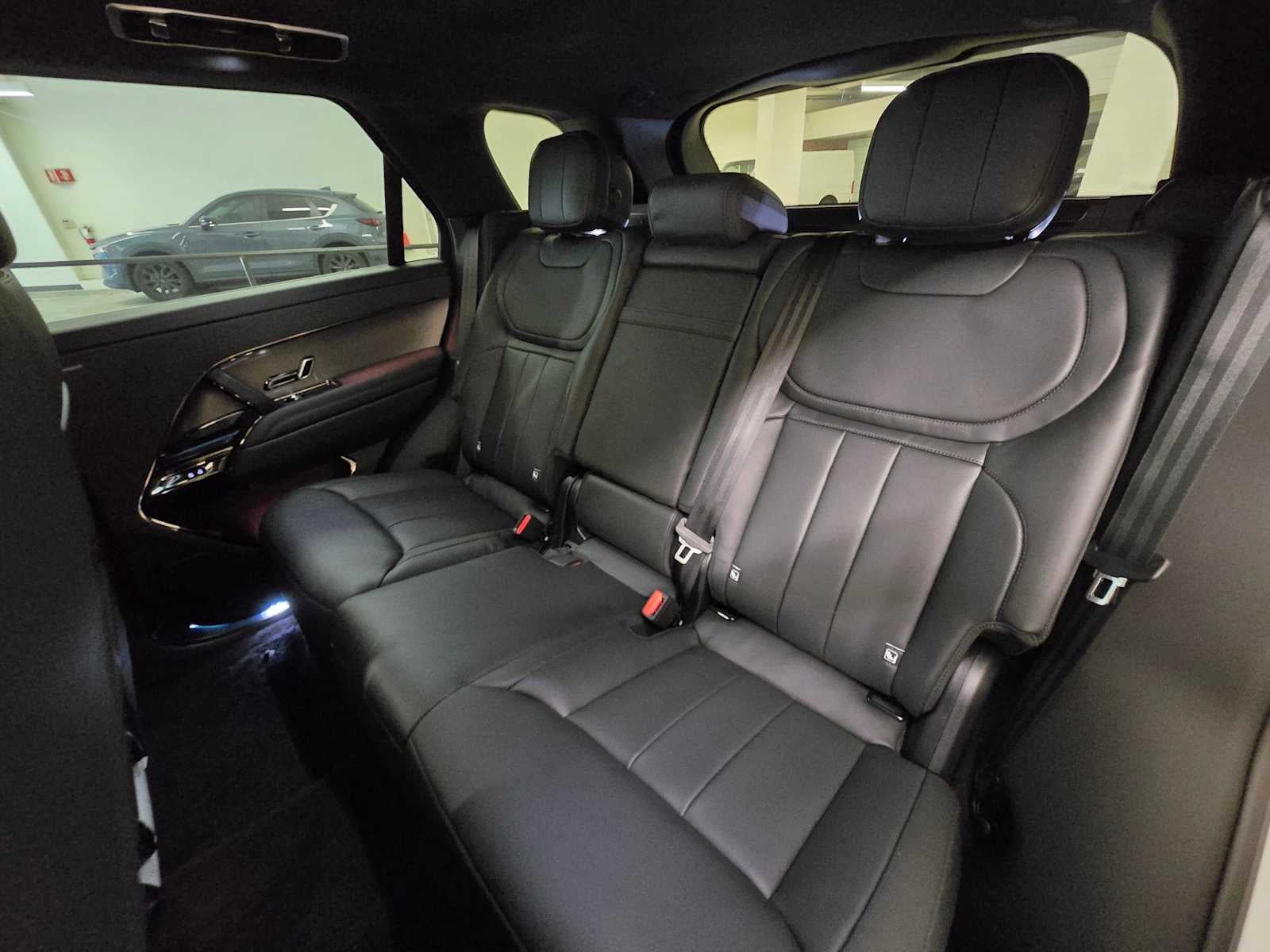 2026 Land Rover Range Rover Sport SE