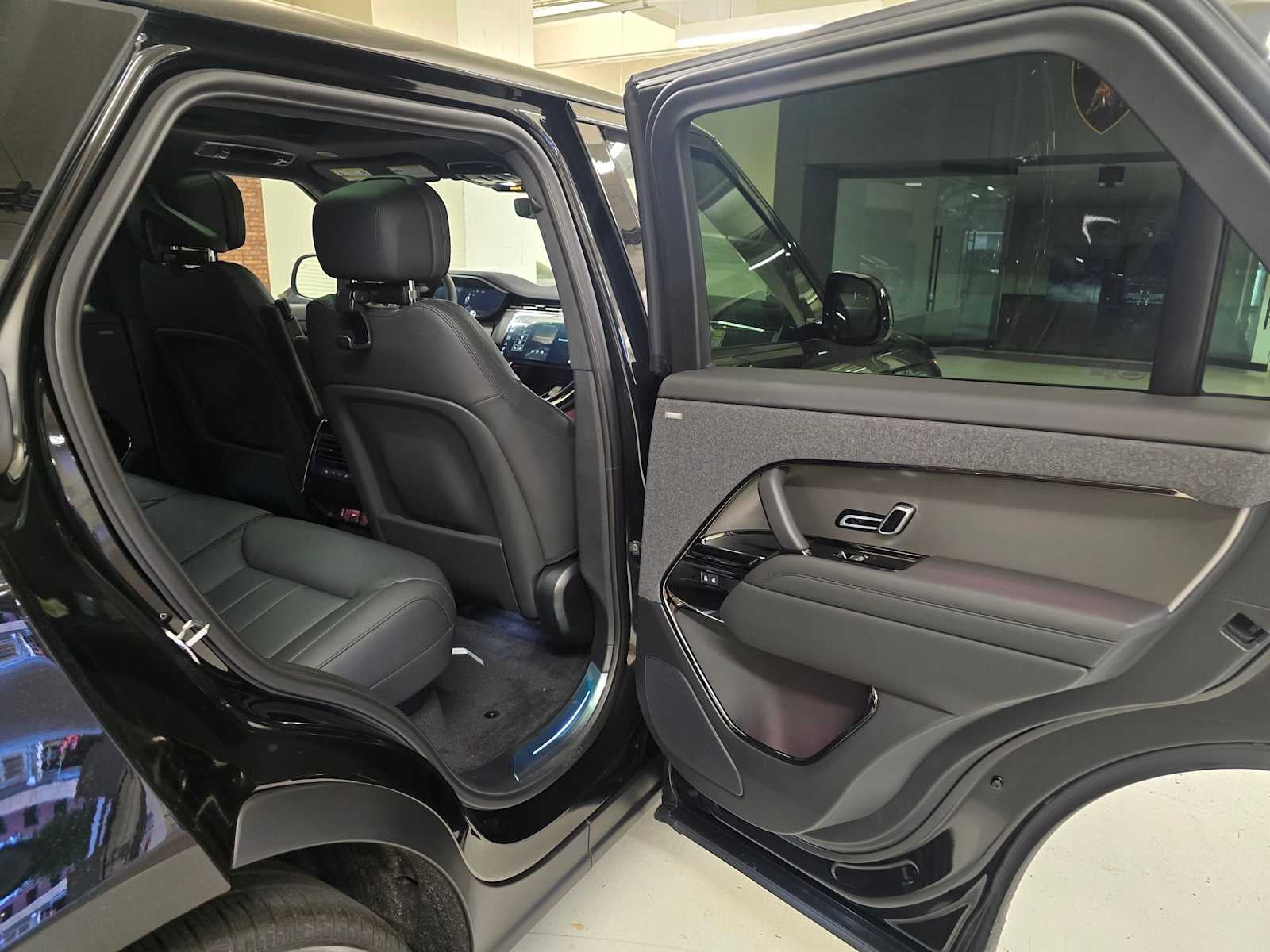 2026 Land Rover Range Rover Sport SE