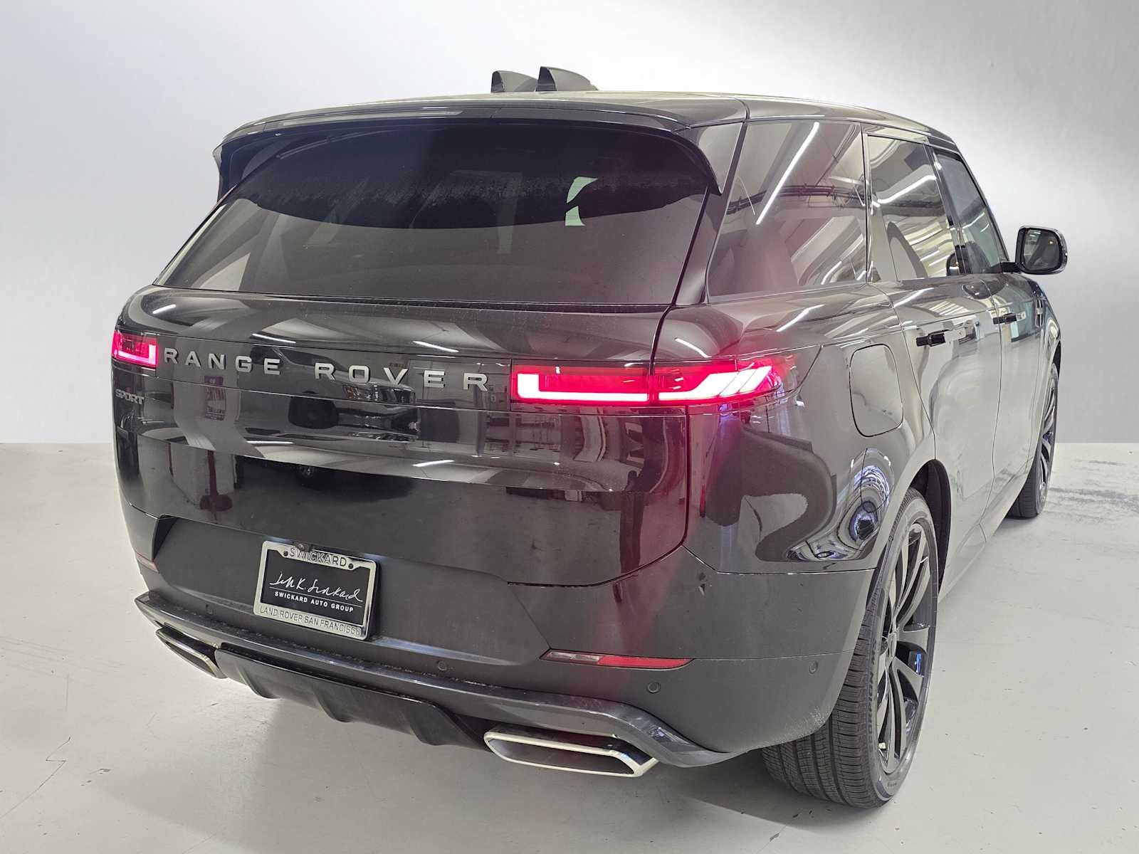 2026 Land Rover Range Rover Sport SE