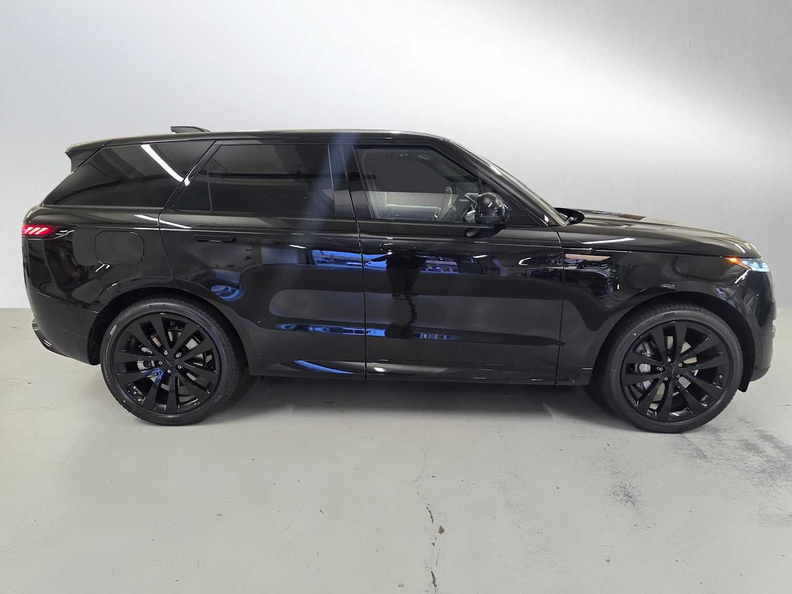 2026 Land Rover Range Rover Sport SE