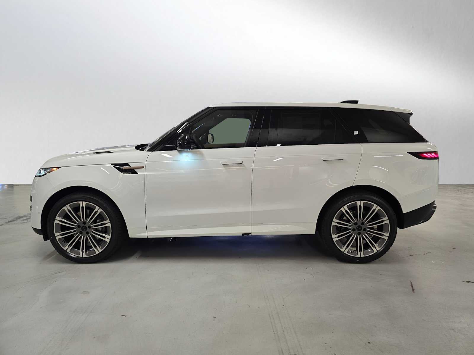 2026 Land Rover Range Rover Sport SE