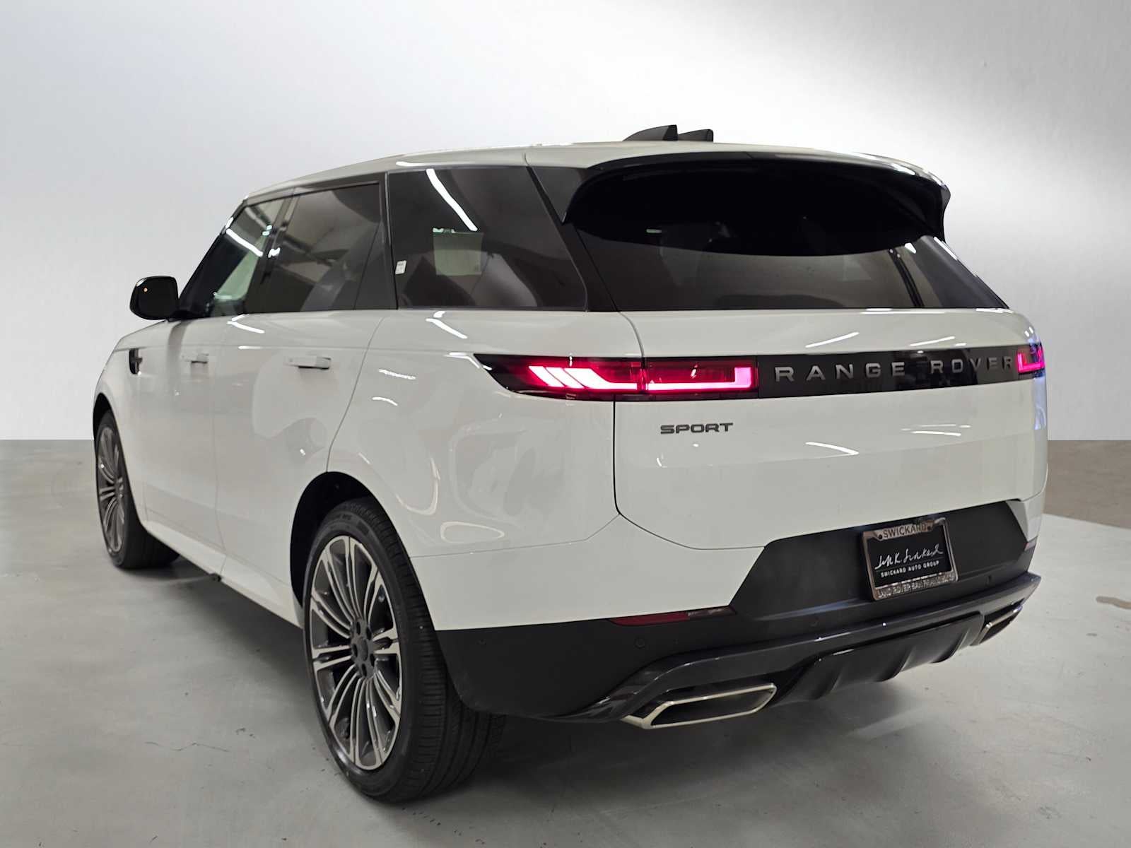 2026 Land Rover Range Rover Sport SE
