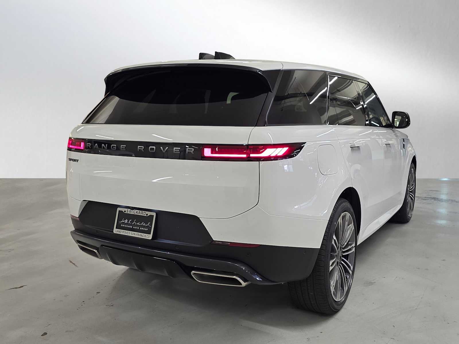 2026 Land Rover Range Rover Sport SE