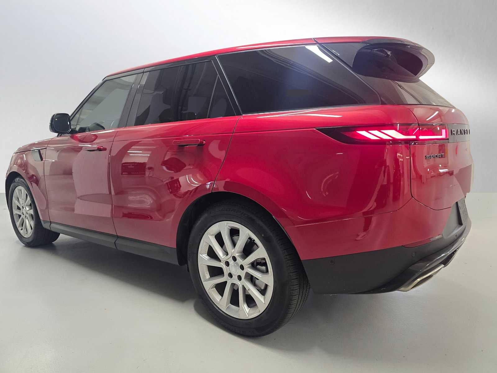 2025 Land Rover Range Rover Sport SE