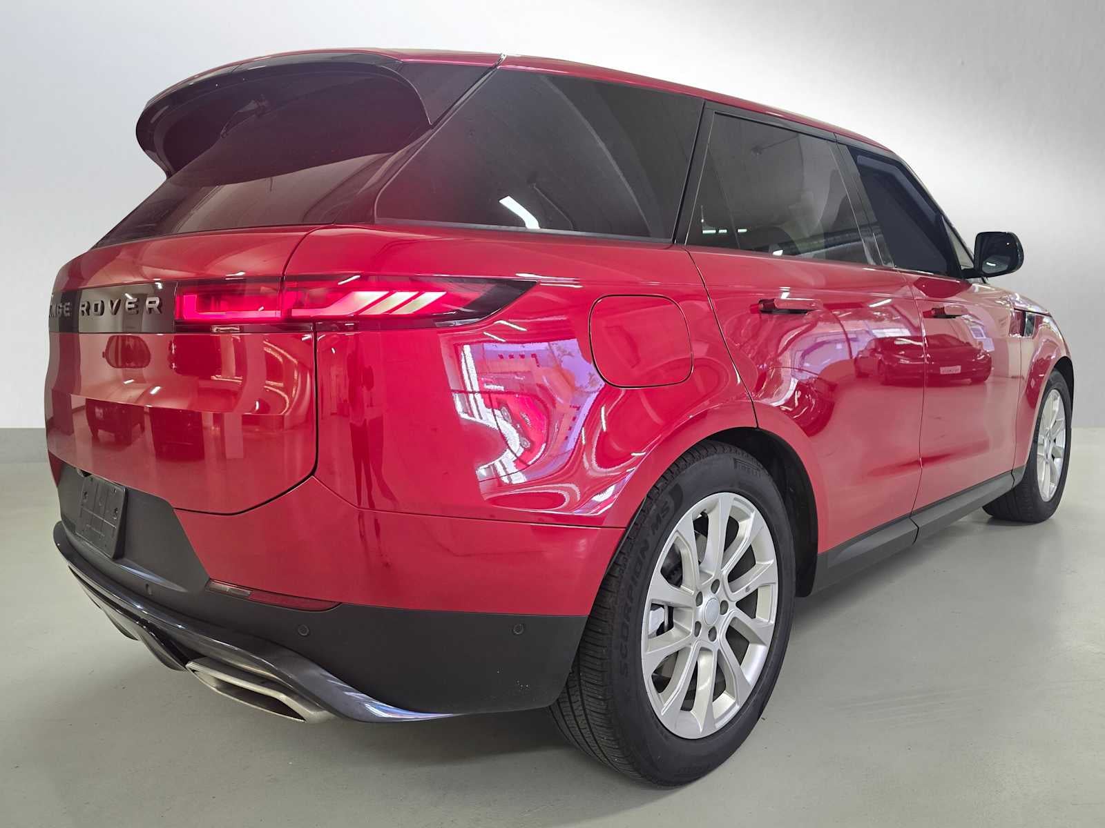2025 Land Rover Range Rover Sport SE