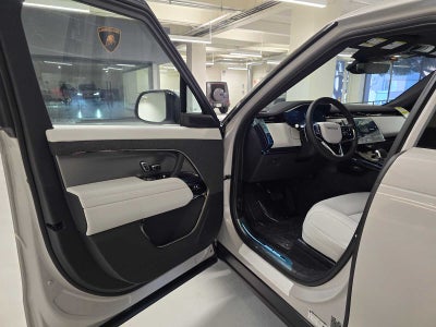 2026 Land Rover Range Rover Sport SE