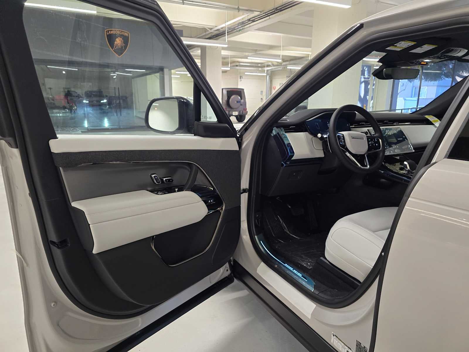 2026 Land Rover Range Rover Sport SE