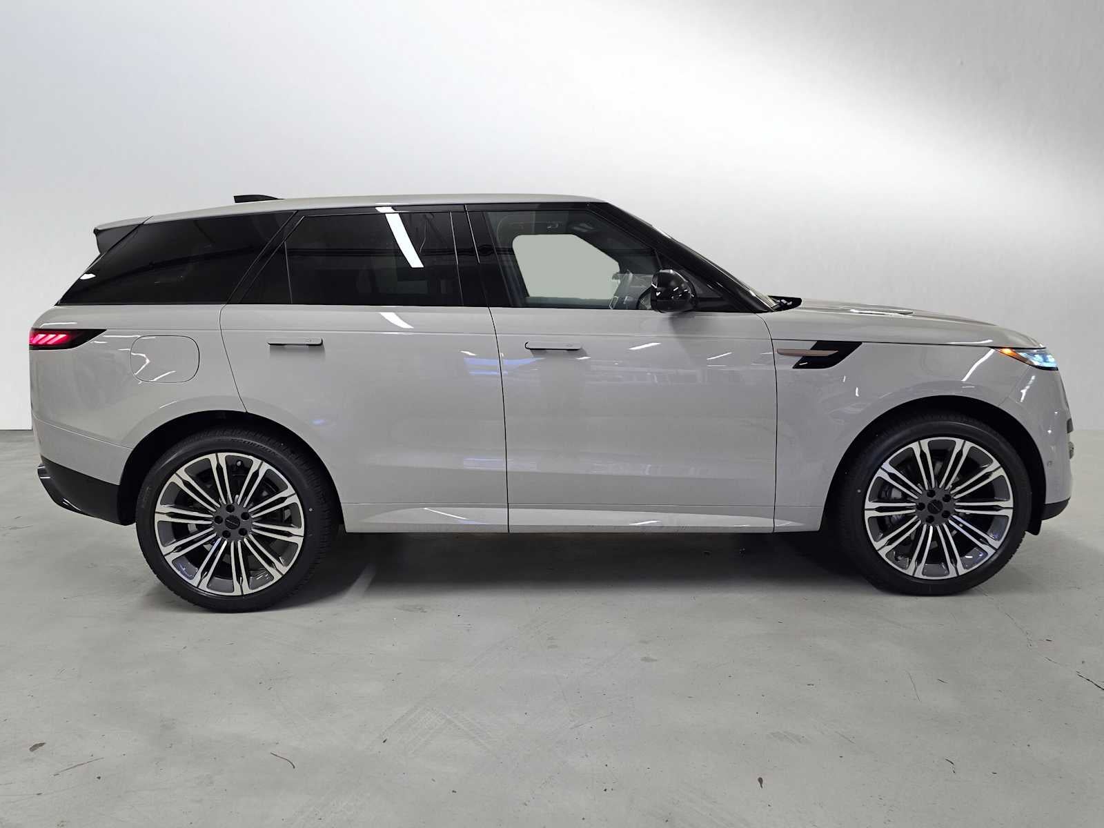 2026 Land Rover Range Rover Sport SE