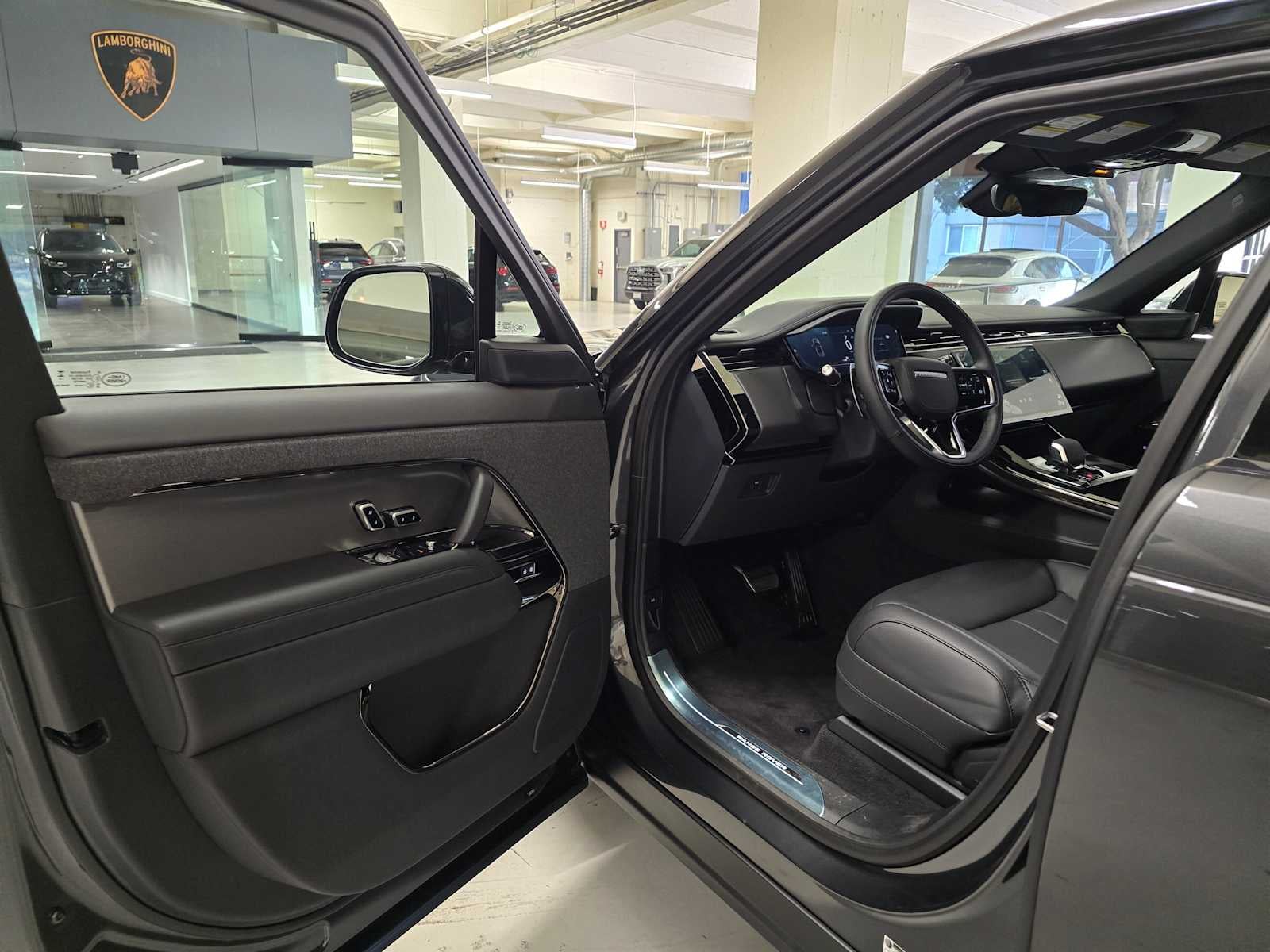 2026 Land Rover Range Rover Sport SE