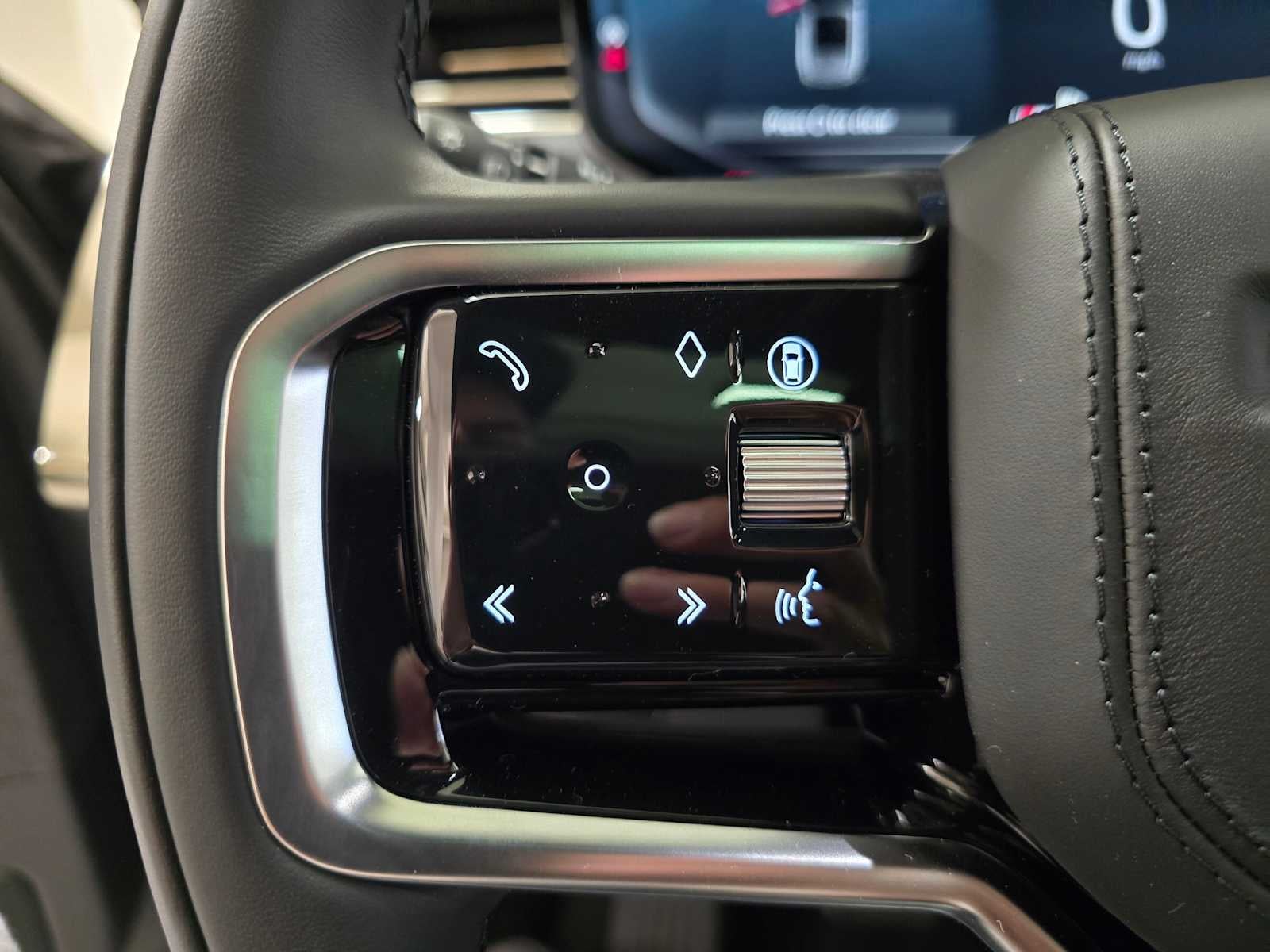 2026 Land Rover Range Rover Sport SE