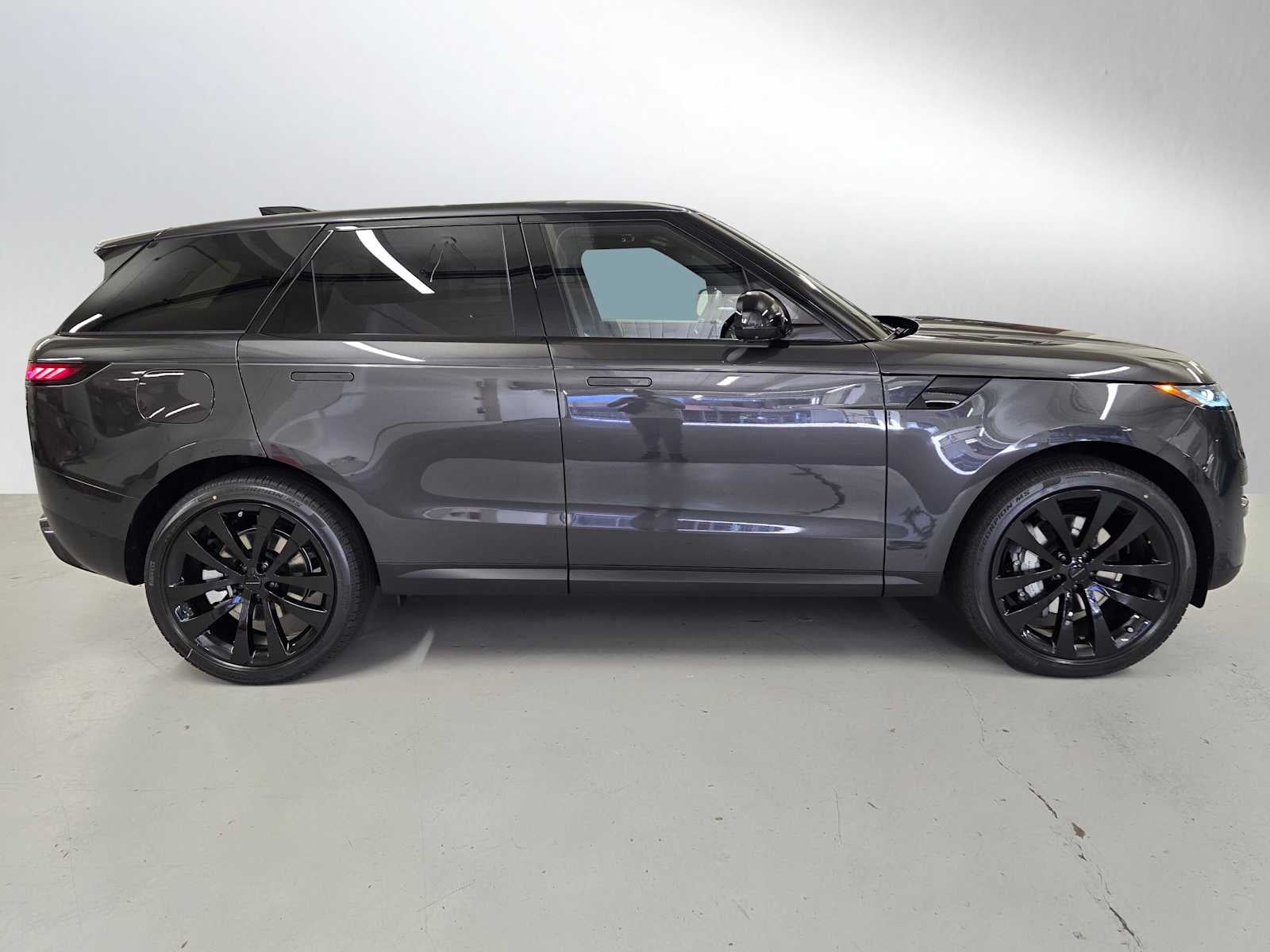 2026 Land Rover Range Rover Sport SE