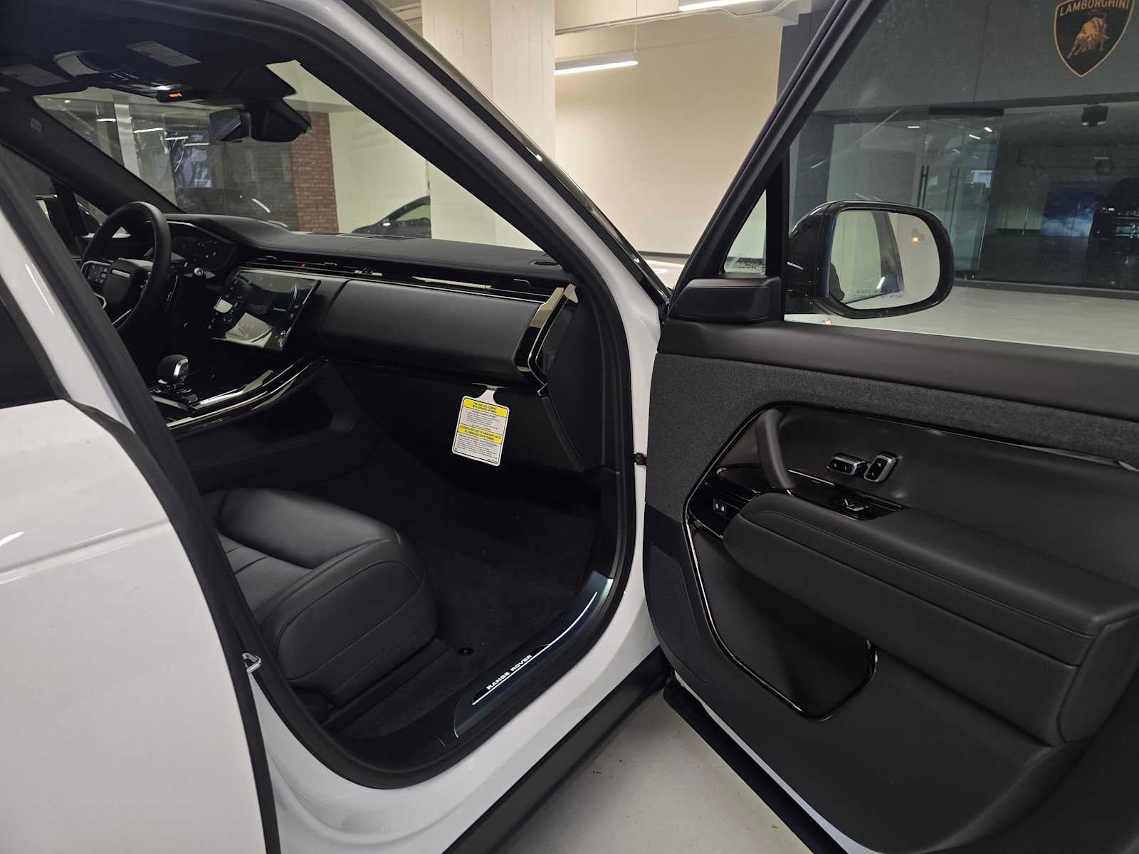 2026 Land Rover Range Rover Sport SE