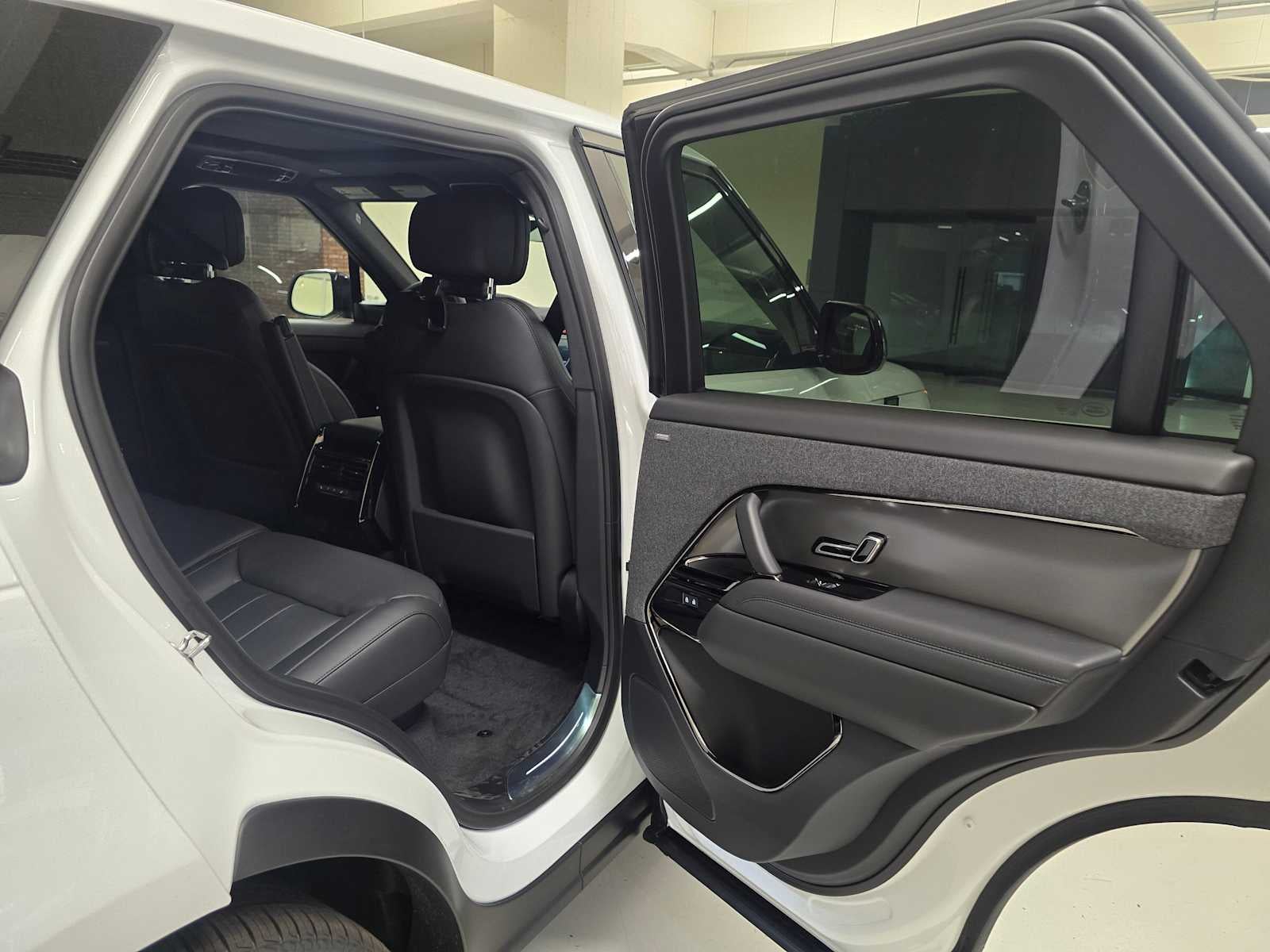 2026 Land Rover Range Rover Sport SE