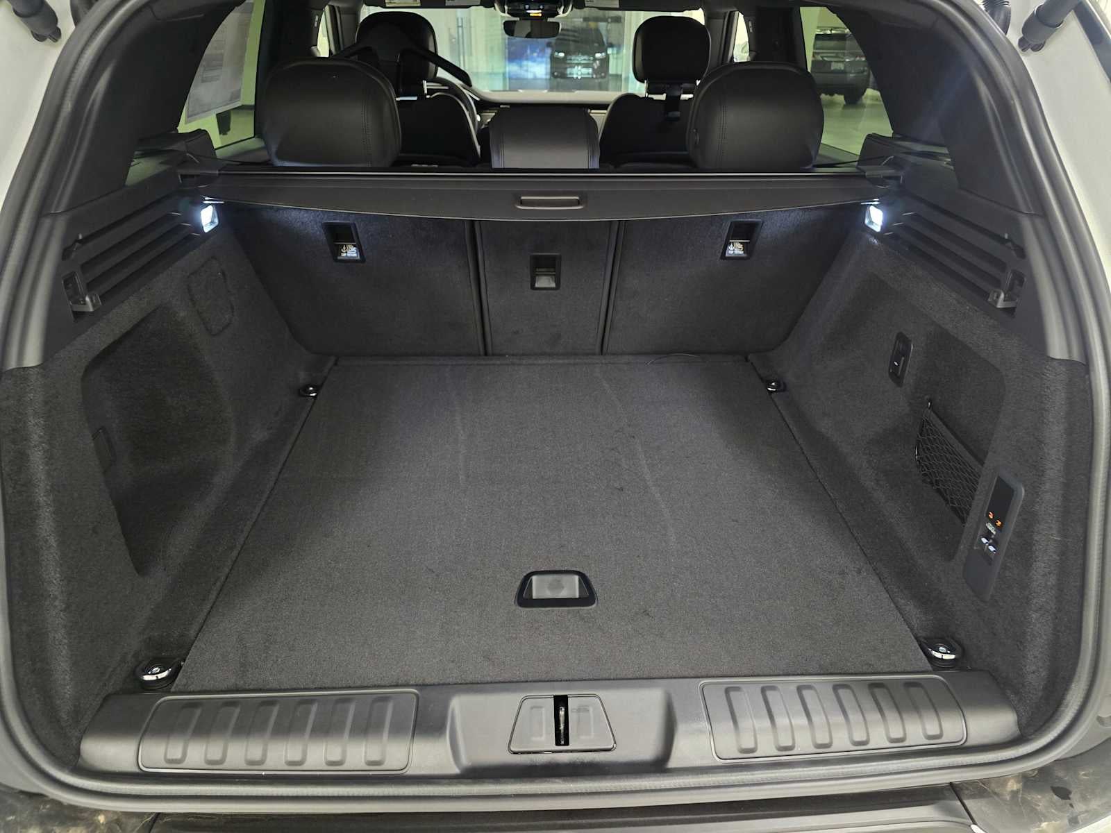 2026 Land Rover Range Rover Sport SE