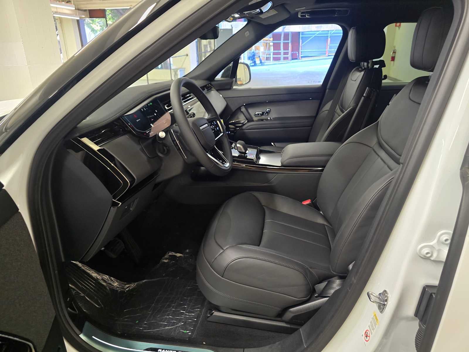 2026 Land Rover Range Rover Sport SE