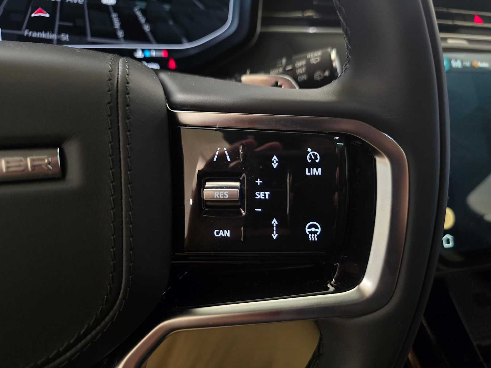 2026 Land Rover Range Rover Sport SE