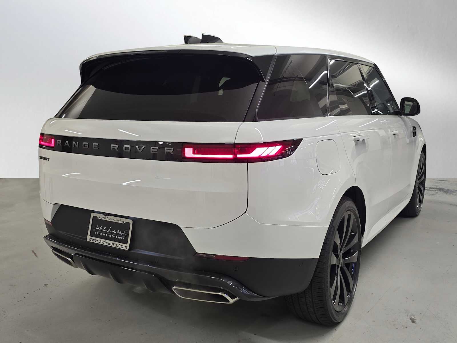 2026 Land Rover Range Rover Sport SE