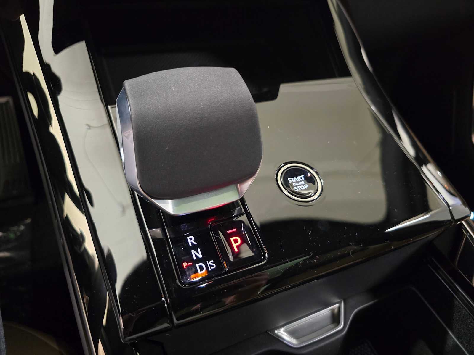 2026 Land Rover Range Rover Sport SE