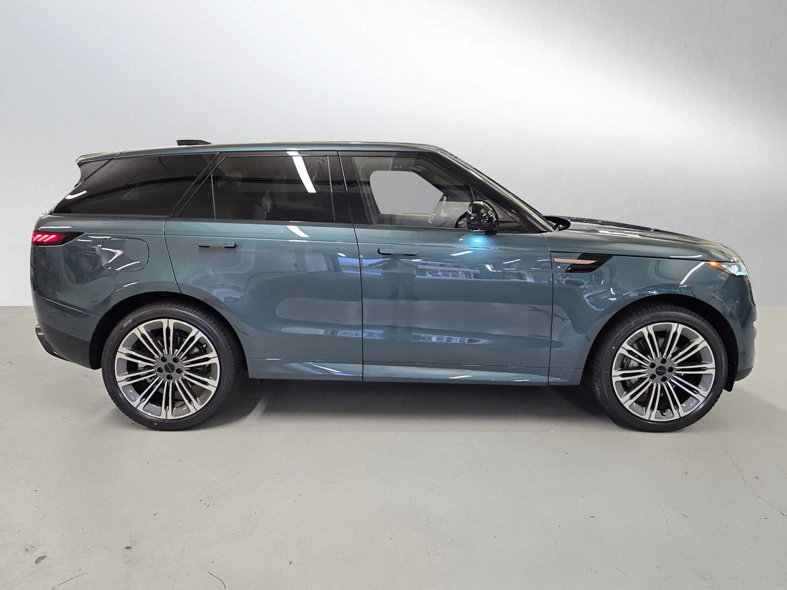 2026 Land Rover Range Rover Sport SE