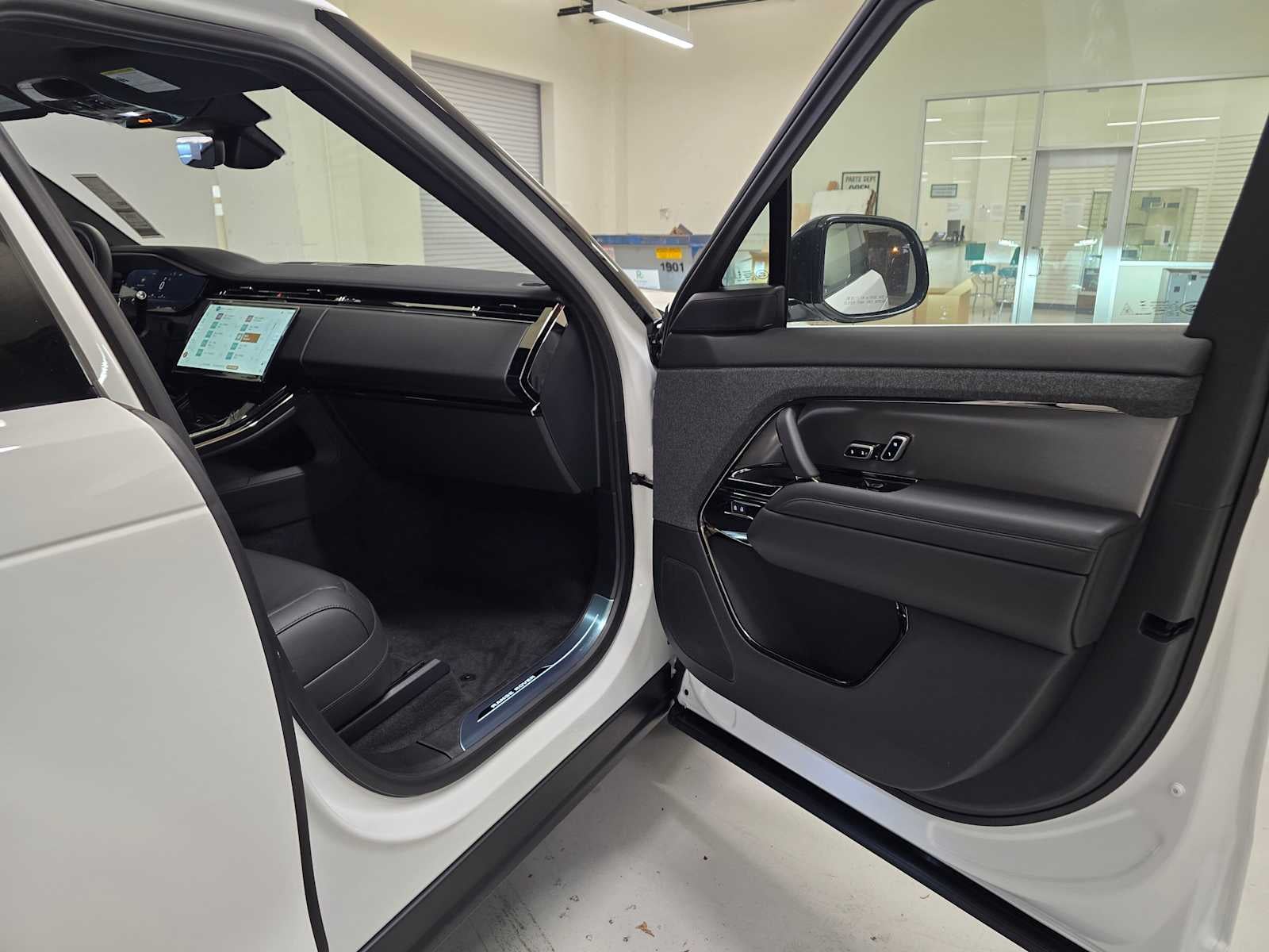 2026 Land Rover Range Rover Sport SE