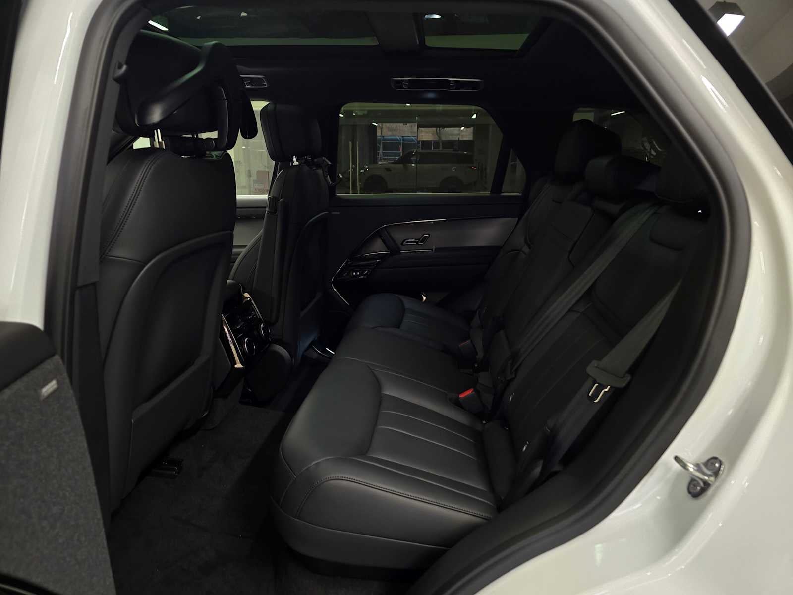 2026 Land Rover Range Rover Sport SE