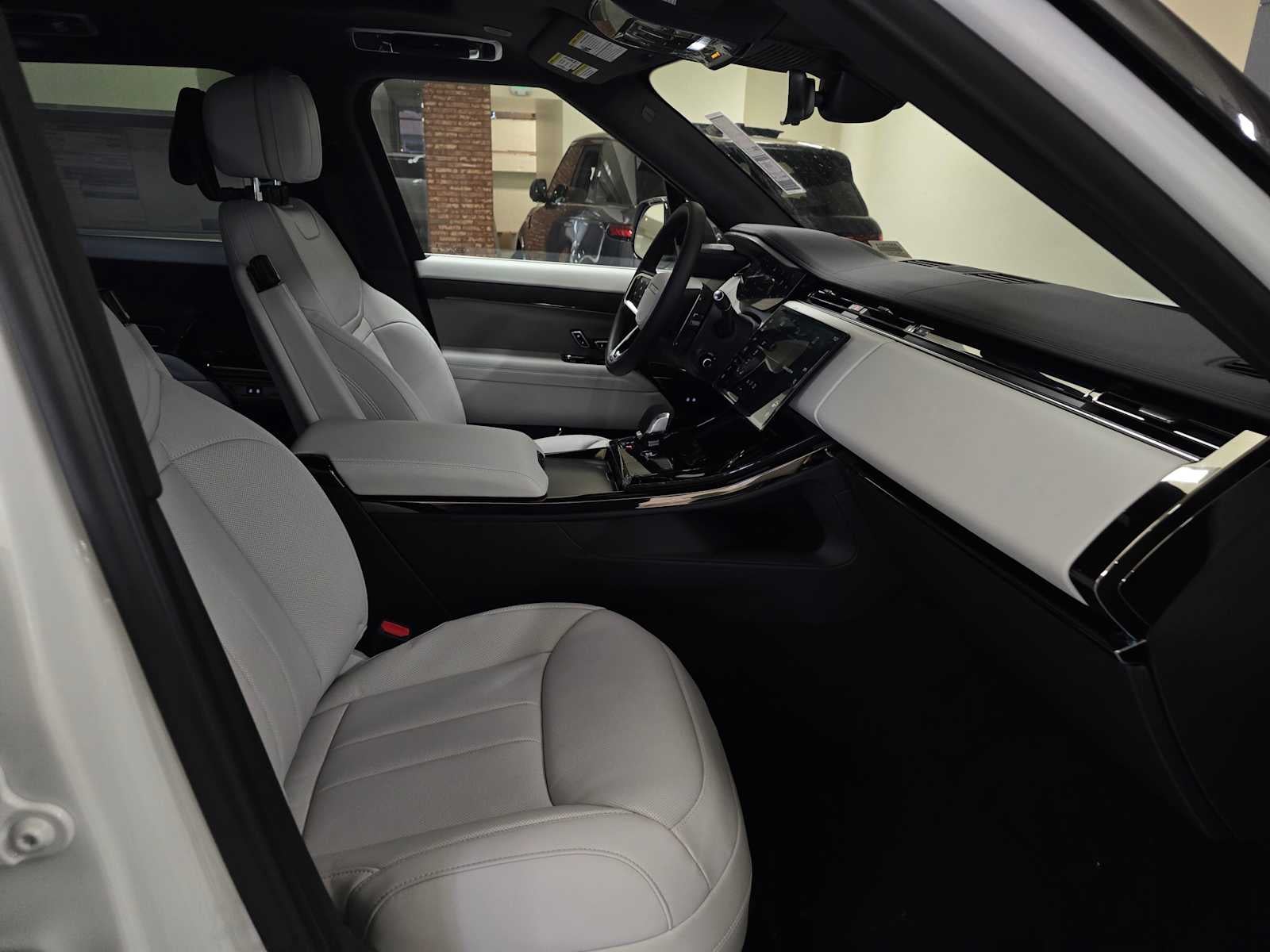 2026 Land Rover Range Rover Sport SE