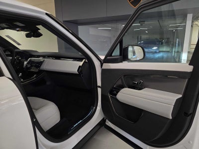 2026 Land Rover Range Rover Sport SE