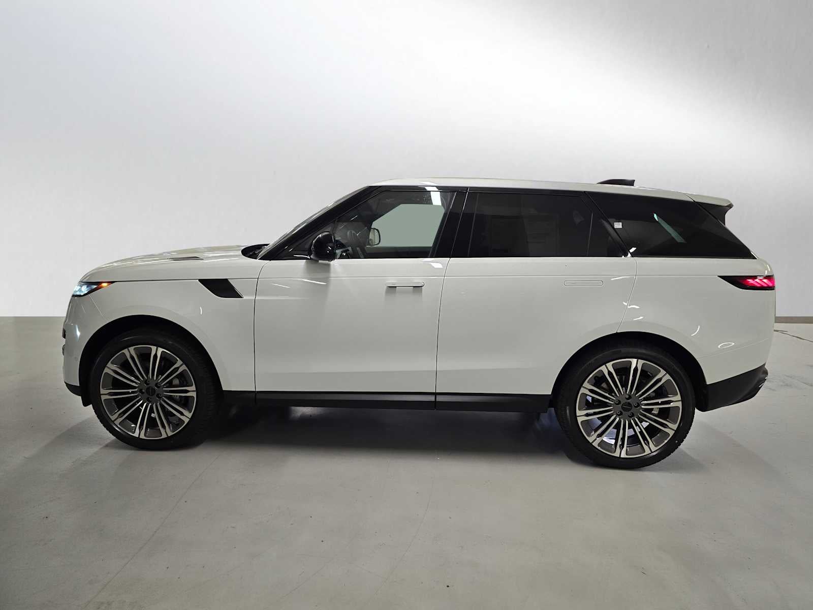 2026 Land Rover Range Rover Sport SE