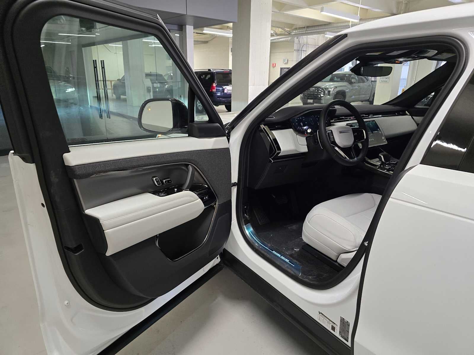 2026 Land Rover Range Rover Sport SE