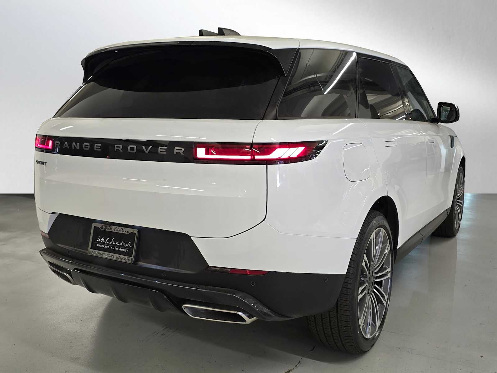 2026 Land Rover Range Rover Sport SE