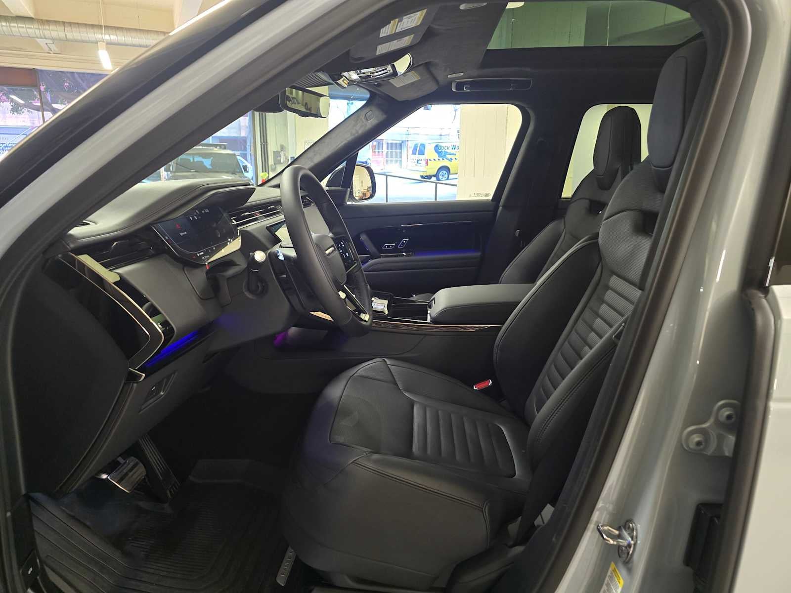 2026 Land Rover Range Rover Sport SV