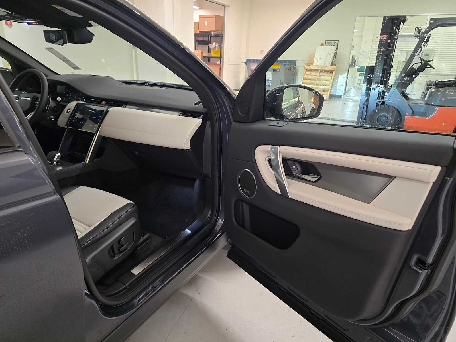 2026 Land Rover Discovery Sport Landmark