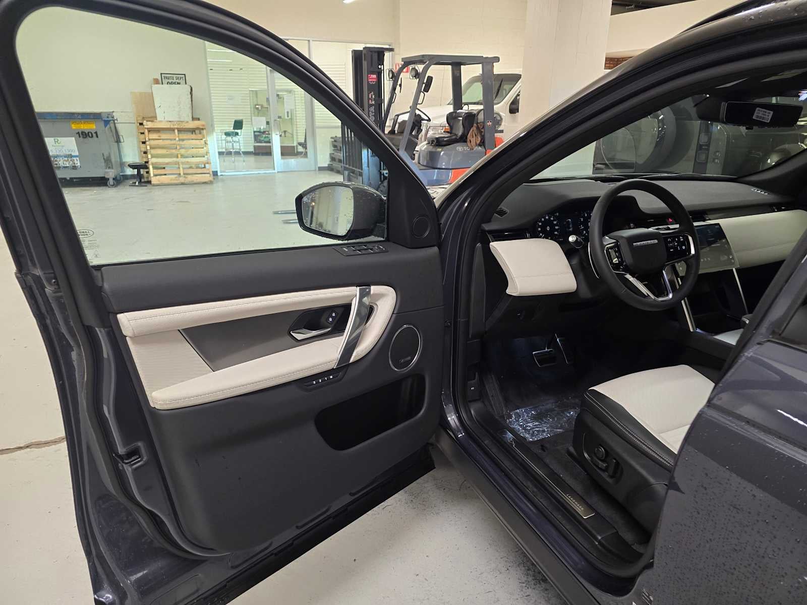 2026 Land Rover Discovery Sport Landmark