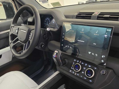 2026 Land Rover Defender X-Dynamic SE 110 P400